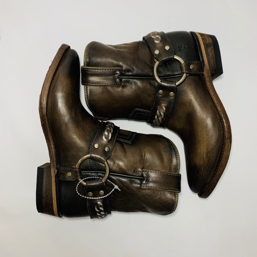 FRYE Women's Billy Chain Short Western Boot